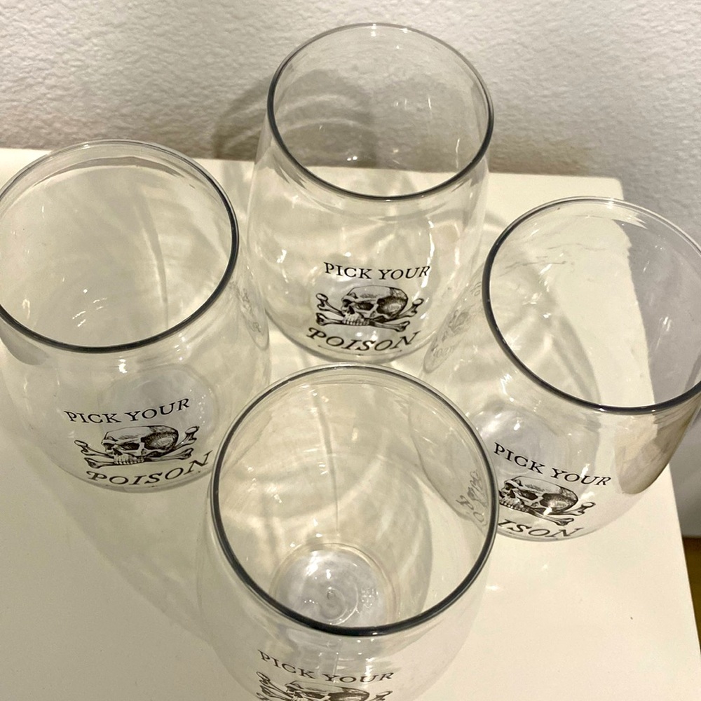 NWT Set of (4) “Pick Your Poison” Skull Stemless Plastic Wine Glasses - Picture 3 of 5
